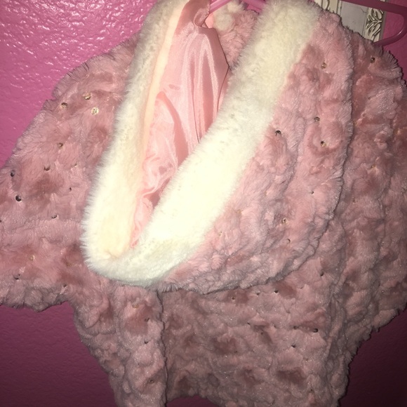 Baby Girl Faux mink Poncho - Picture 8 of 8